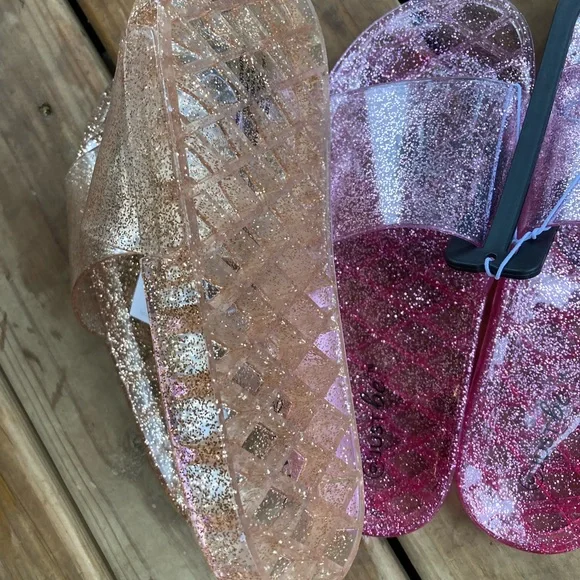 2 pairs in size 9 for mochated - Picture 4 of 11